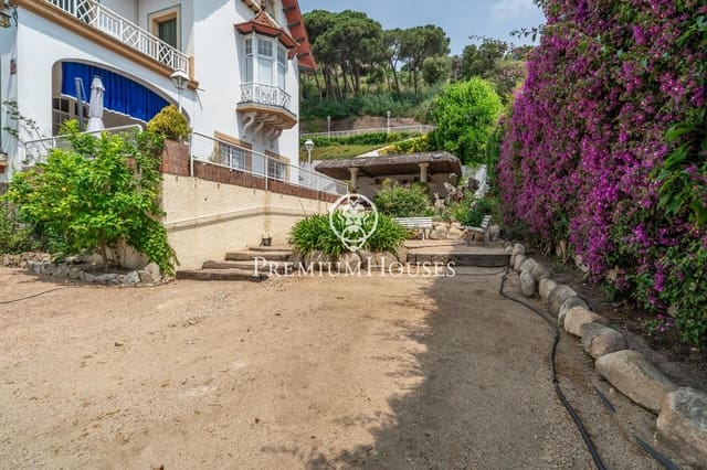 8 soveværelse Villa til salg i Sant Andreu de Llavaneres med swimmingpool garage - € 1.250.000 (Ref: 9205102)