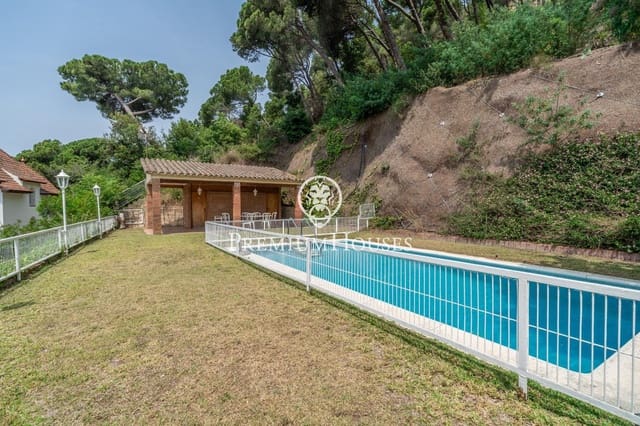 8 soveværelse Villa til salg i Sant Andreu de Llavaneres med swimmingpool garage - € 1.250.000 (Ref: 9205102)