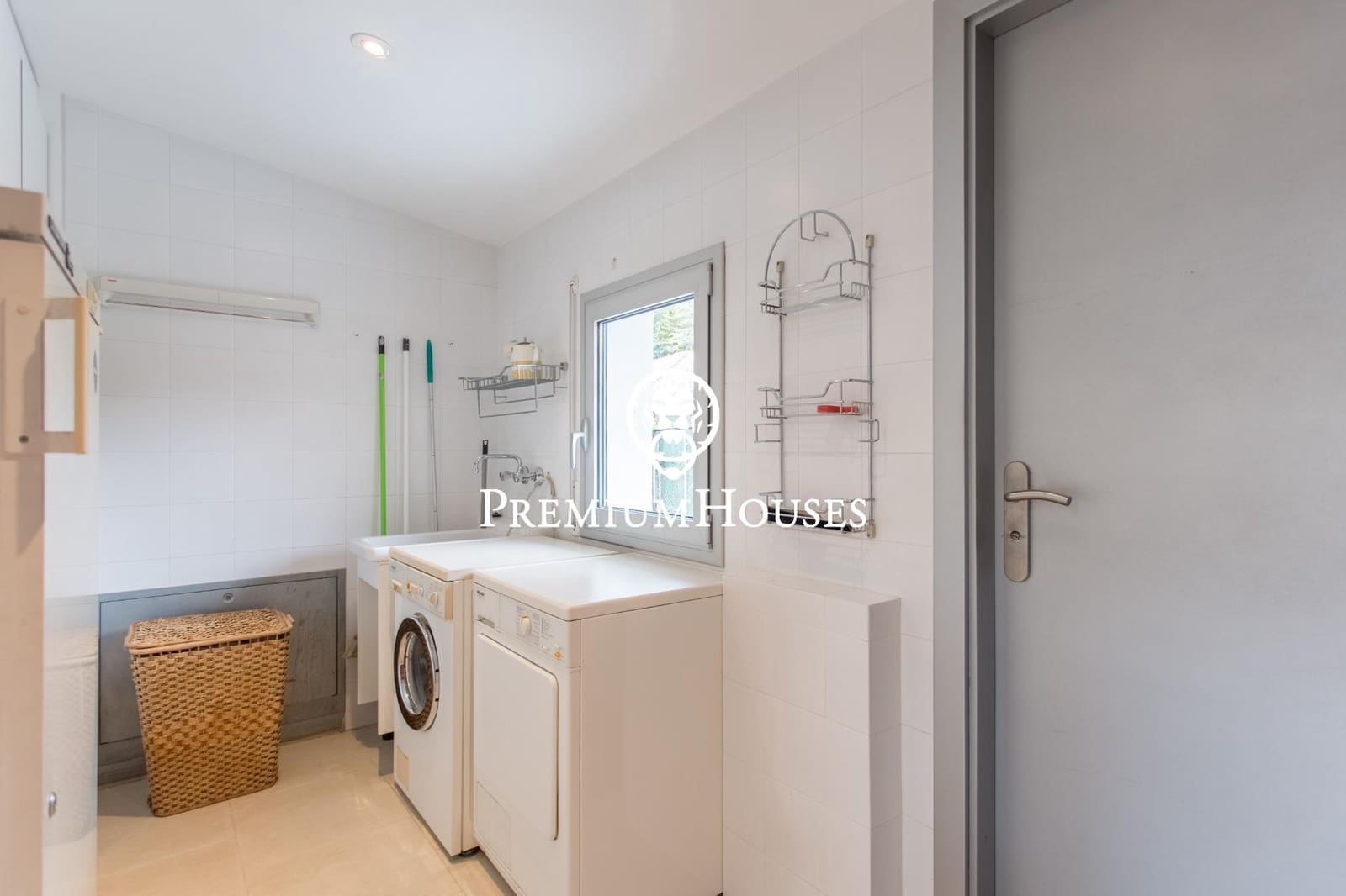 4 Zimmer Villa zu verkaufen in Sant Andreu de Llavaneres mit Pool Garage - 1.350.000 € (Ref: 9205108)