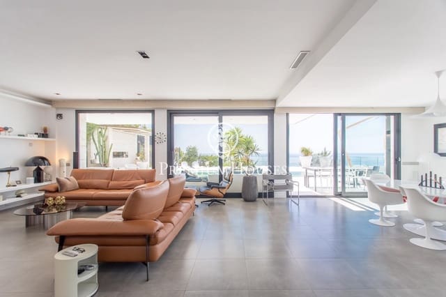 5 makuuhuone Huvila myytävänä paikassa Sant Vicenç de Montalt mukana uima-altaan 
autotalli - 2 800 000 € (Ref: 9205109)