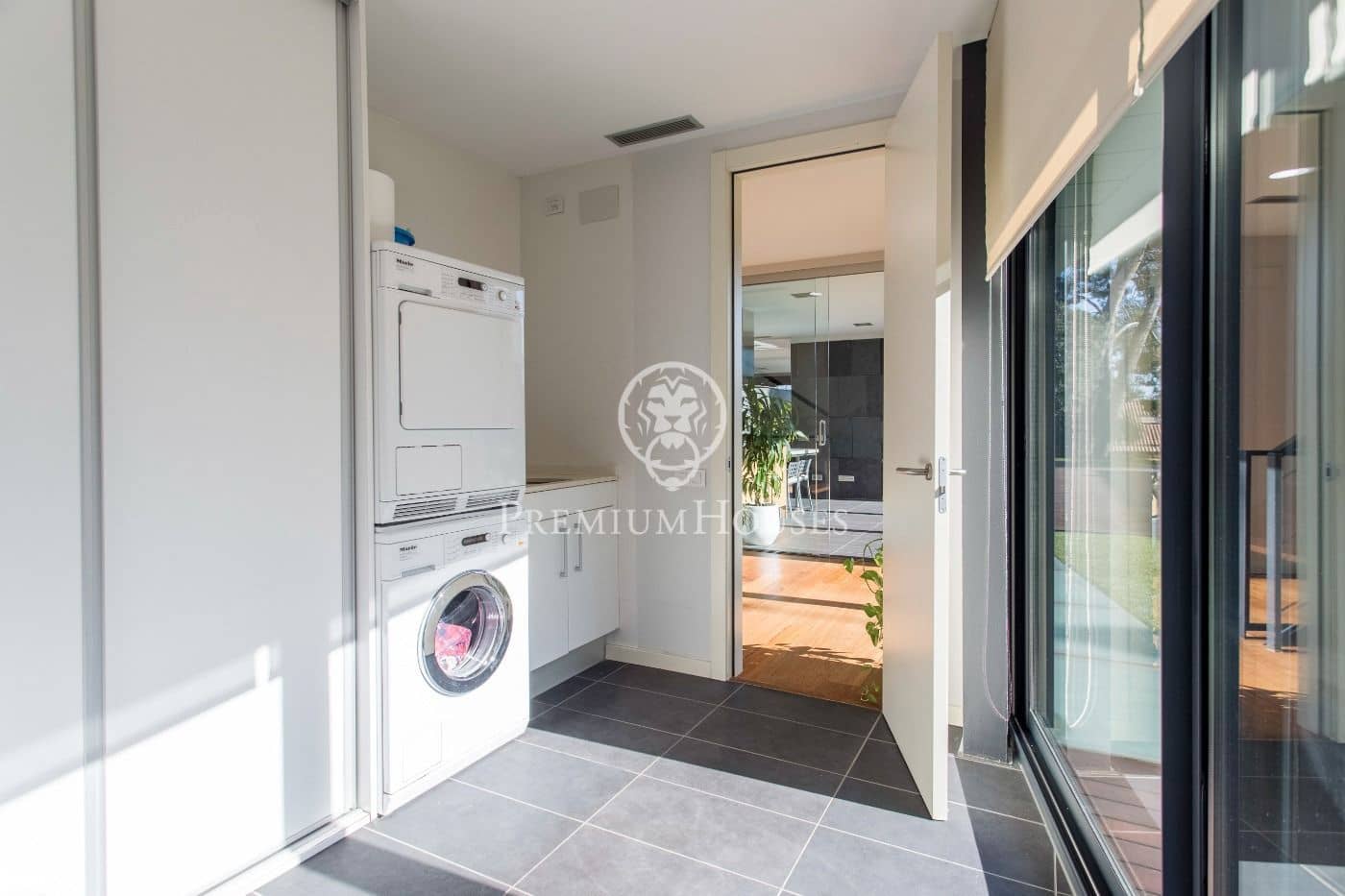 5 soverom Villa til salgs i Premia de Dalt med svømmebasseng garasje - € 1 600 000 (Ref: 9205111)