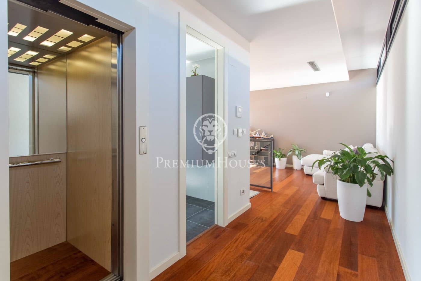 5 soverom Villa til salgs i Premia de Dalt med svømmebasseng garasje - € 1 600 000 (Ref: 9205111)