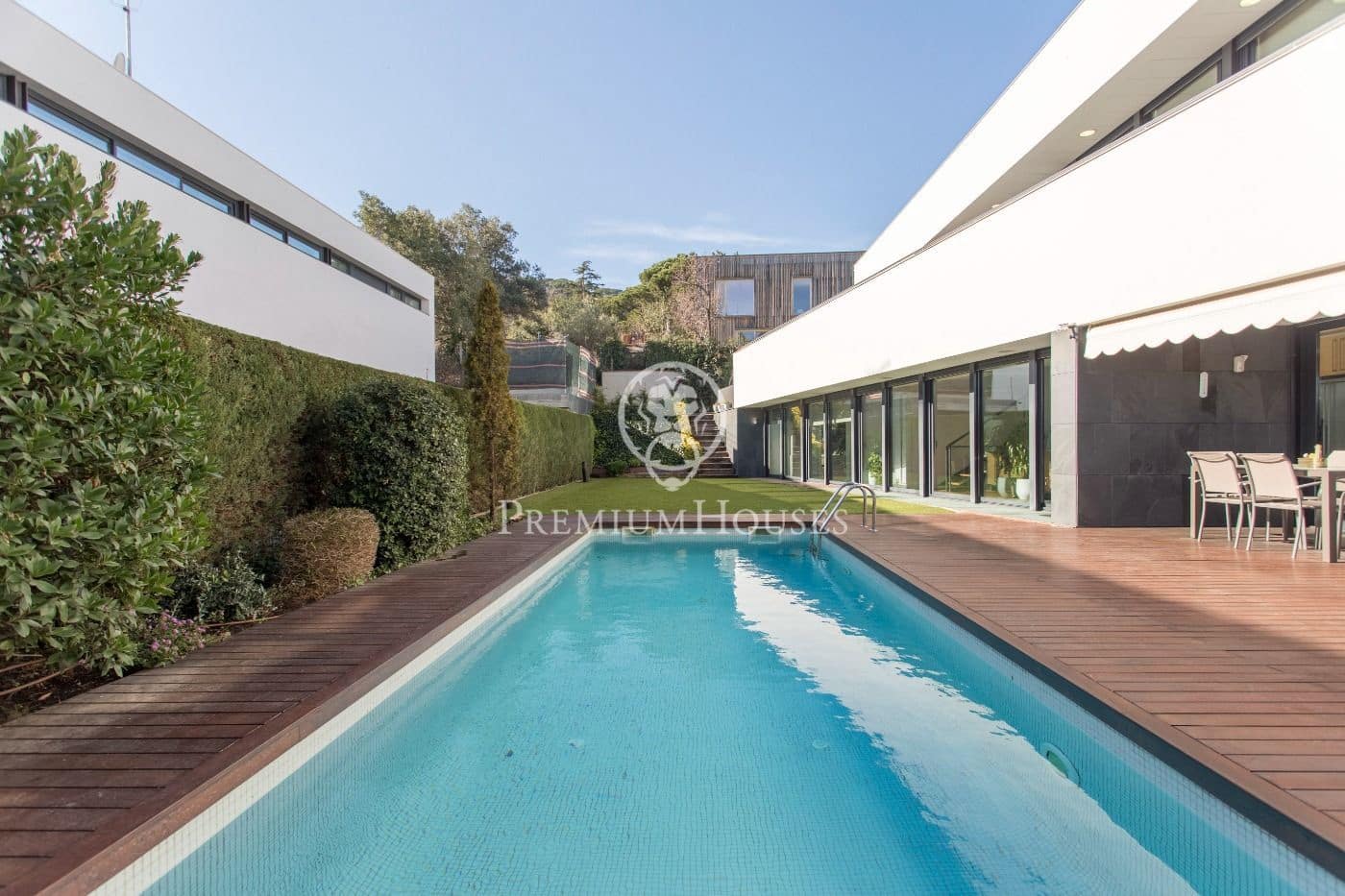 5 soverom Villa til salgs i Premia de Dalt med svømmebasseng garasje - € 1 600 000 (Ref: 9205111)