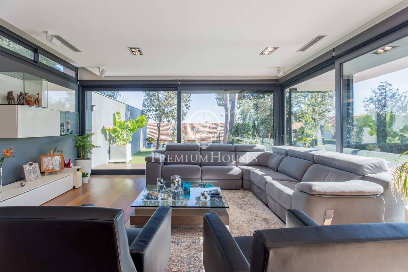 5 soverom Villa til salgs i Premia de Dalt med svømmebasseng garasje - € 1 600 000 (Ref: 9205111)