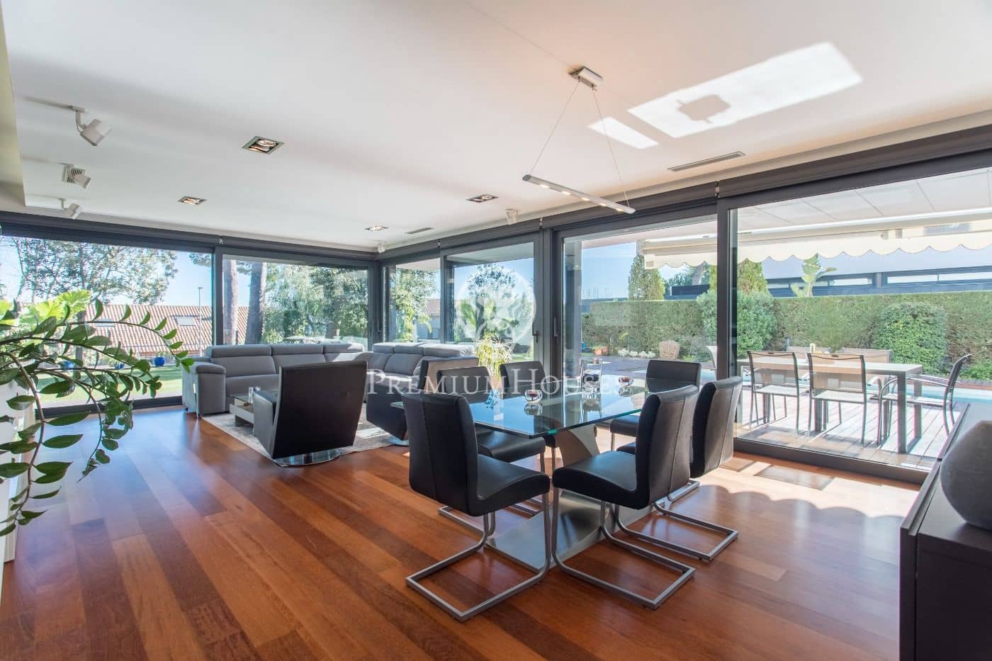 5 soverom Villa til salgs i Premia de Dalt med svømmebasseng garasje - € 1 600 000 (Ref: 9205111)