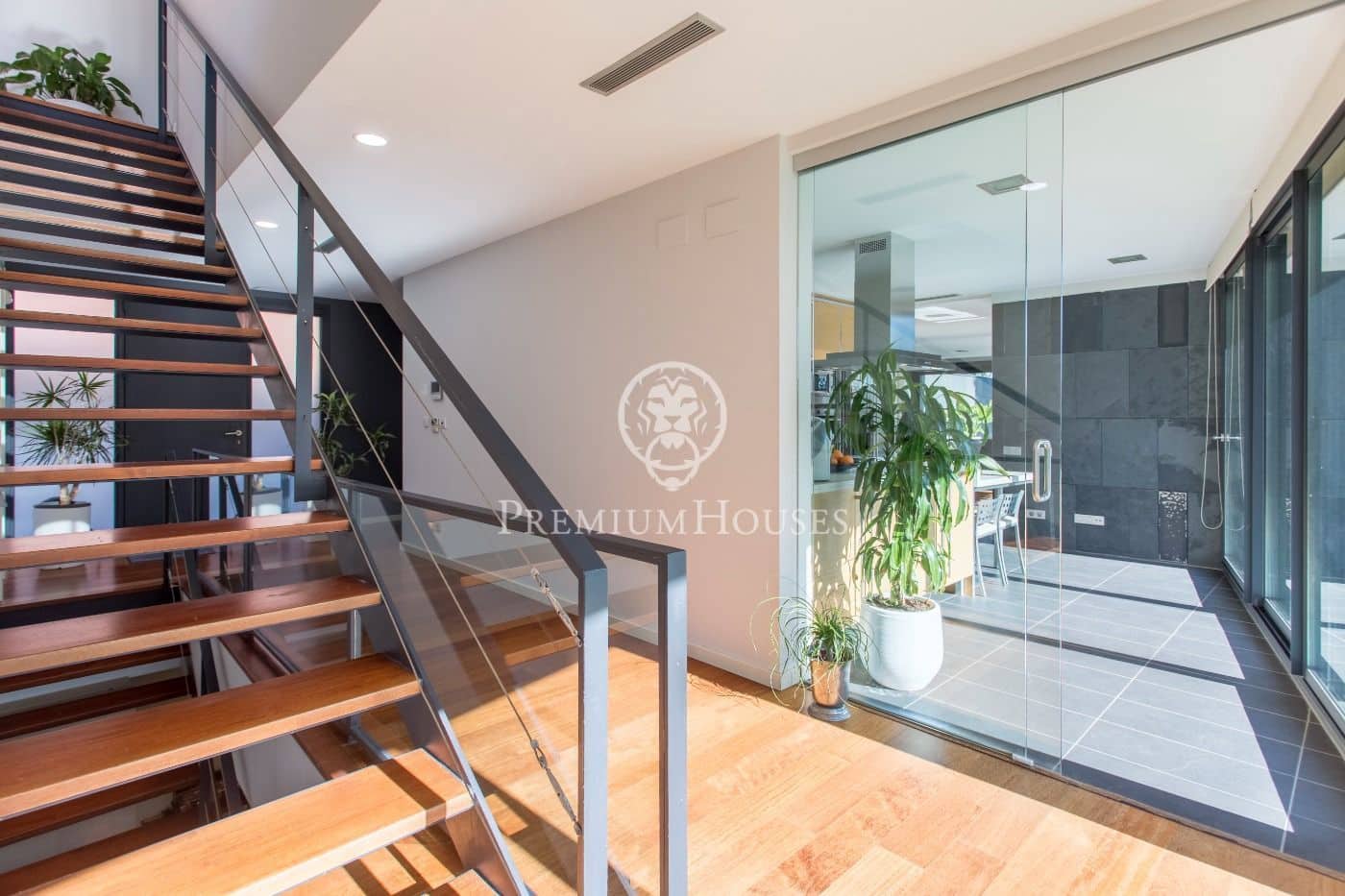 5 soverom Villa til salgs i Premia de Dalt med svømmebasseng garasje - € 1 600 000 (Ref: 9205111)