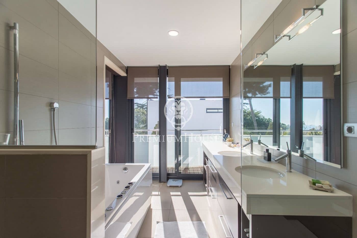 5 soverom Villa til salgs i Premia de Dalt med svømmebasseng garasje - € 1 600 000 (Ref: 9205111)