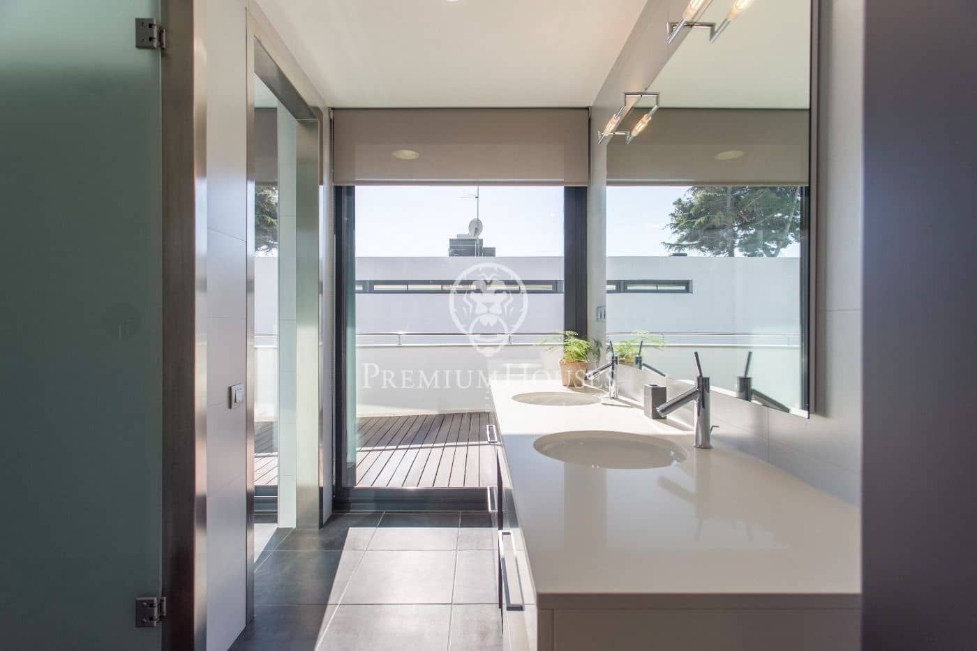 5 soverom Villa til salgs i Premia de Dalt med svømmebasseng garasje - € 1 600 000 (Ref: 9205111)