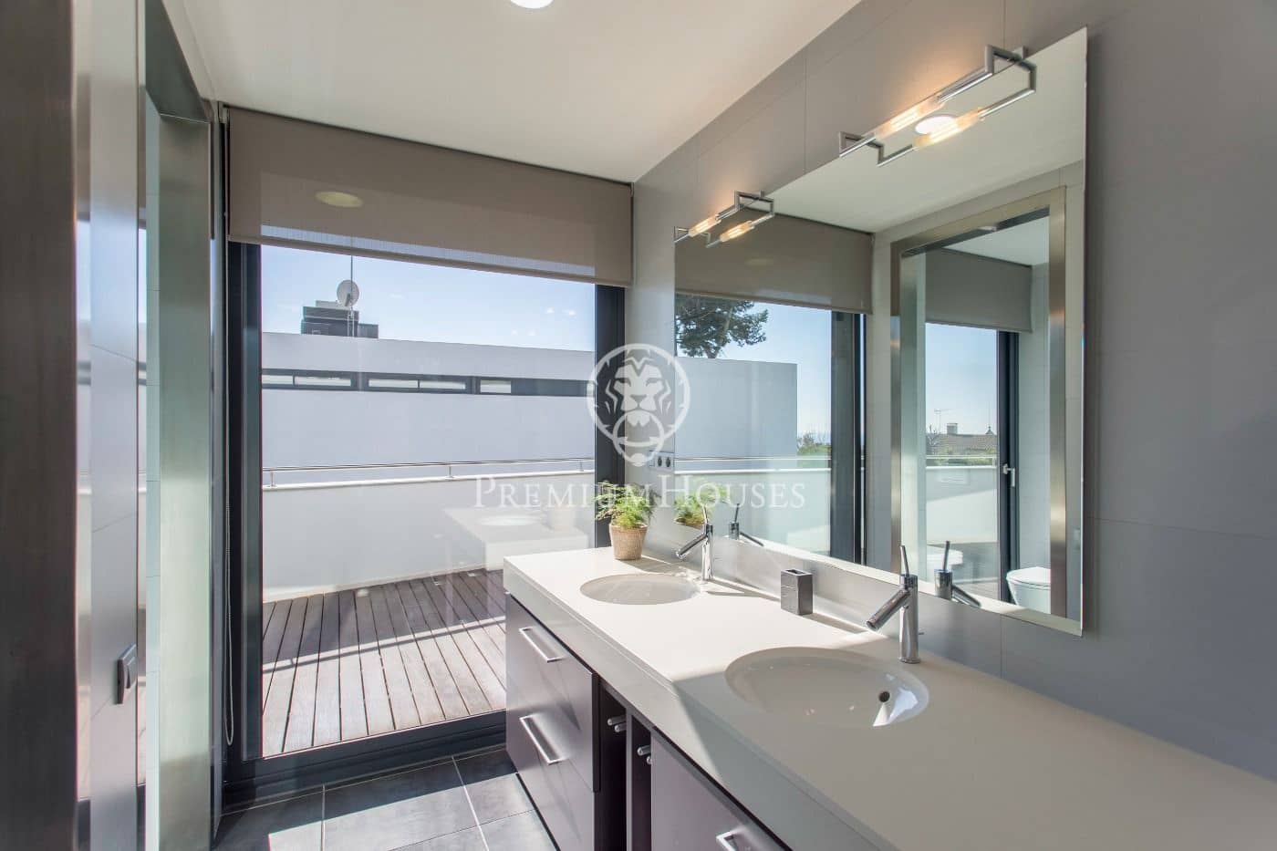 5 soverom Villa til salgs i Premia de Dalt med svømmebasseng garasje - € 1 600 000 (Ref: 9205111)