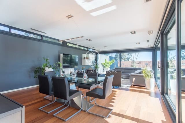 5 makuuhuone Huvila myytävänä paikassa Premià de Dalt mukana uima-altaan 
autotalli - 1 600 000 € (Ref: 9205111)