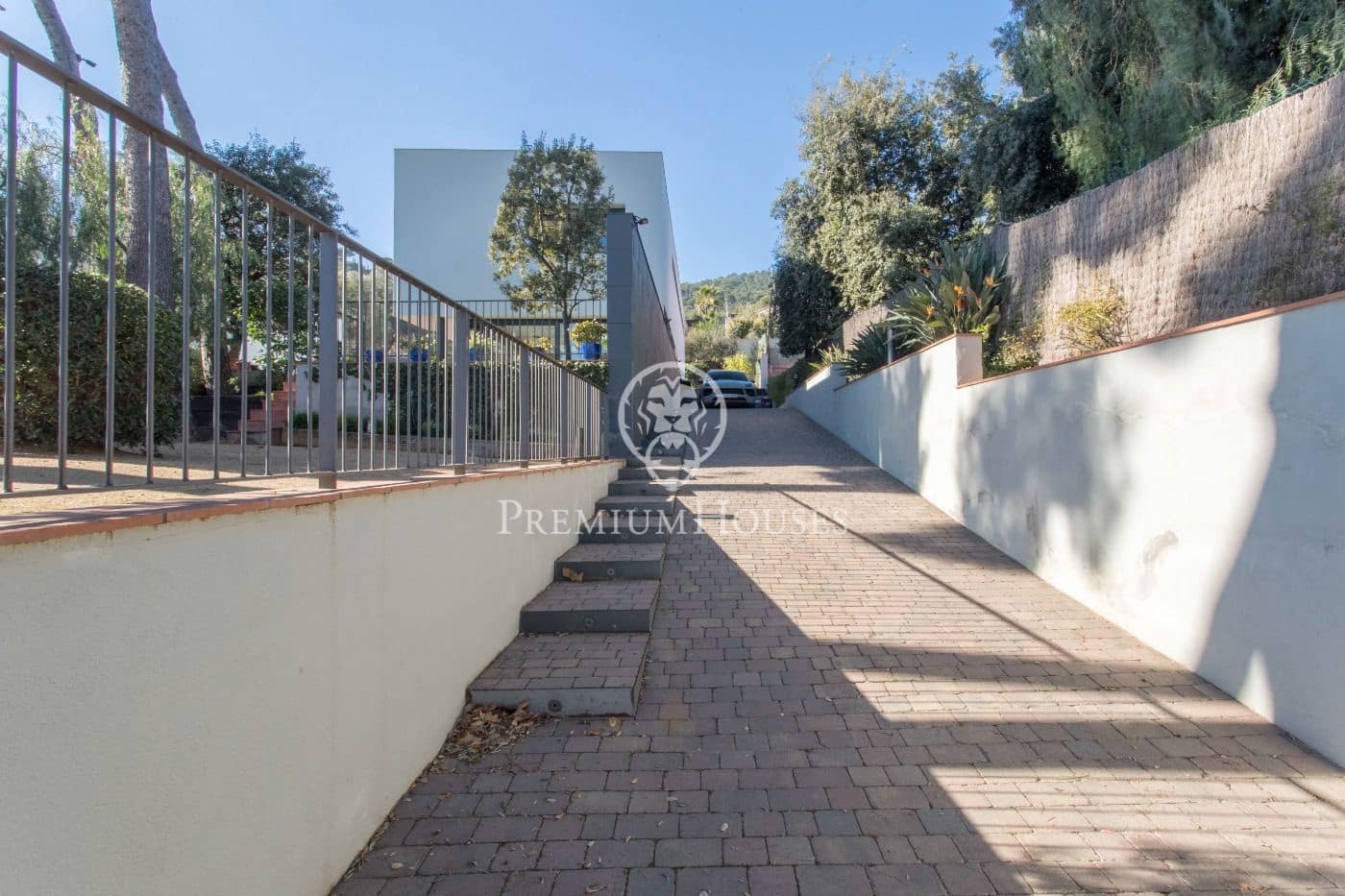 5 soverom Villa til salgs i Premia de Dalt med svømmebasseng garasje - € 1 600 000 (Ref: 9205111)