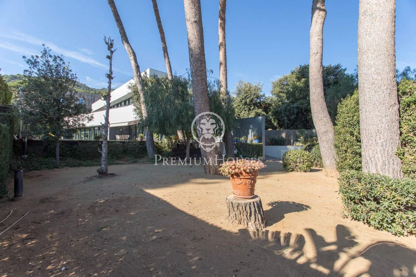 5 soverom Villa til salgs i Premia de Dalt med svømmebasseng garasje - € 1 600 000 (Ref: 9205111)