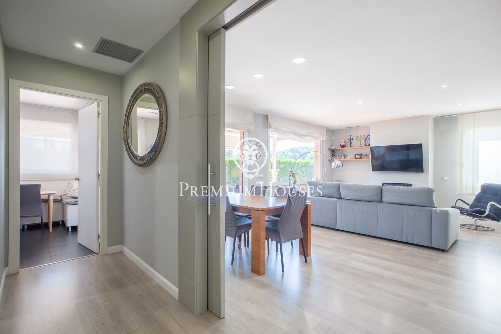 5 soveværelse Villa til salg i Sant Vicenc de Montalt med swimmingpool garage - € 1.195.000 (Ref: 9205114)