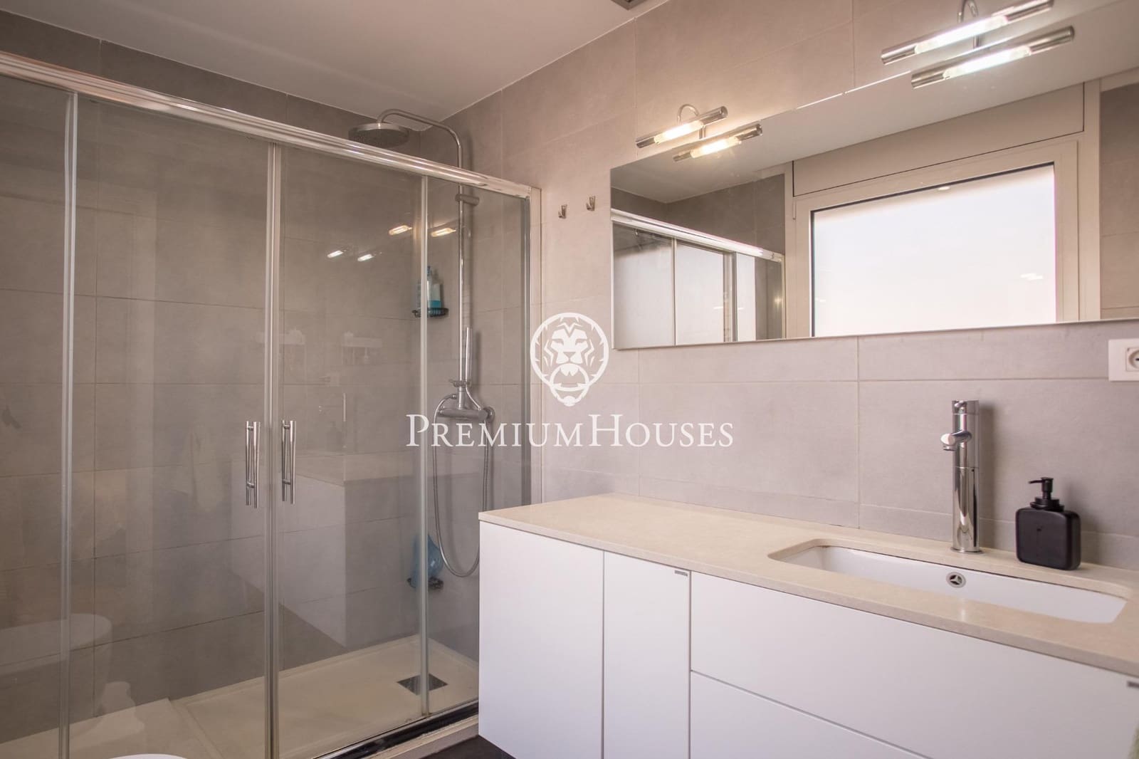 5 soveværelse Villa til salg i Sant Vicenc de Montalt med swimmingpool garage - € 1.195.000 (Ref: 9205114)