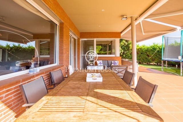 5 soverom Villa til salgs i Sant Vicenç de Montalt med svømmebasseng garasje - € 1 195 000 (Ref: 9205114)