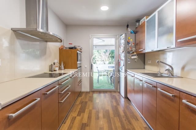 4 slaapkamer Rijtjeshuis te koop in Sant Pol de Mar met zwembad garage - € 535.000 (Ref: 9205118)