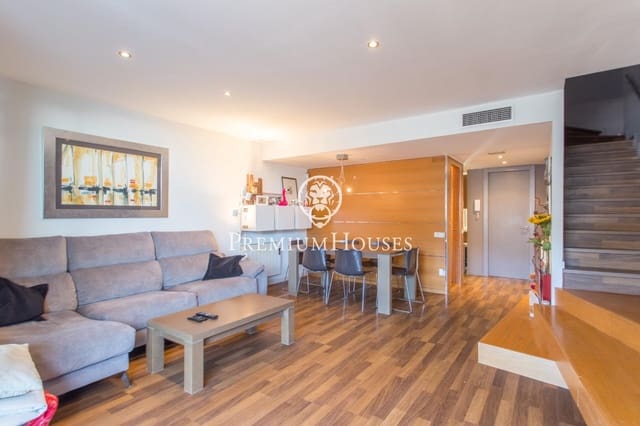 4 slaapkamer Rijtjeshuis te koop in Sant Pol de Mar met zwembad garage - € 535.000 (Ref: 9205118)
