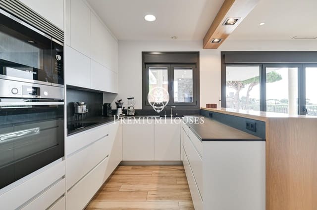 5 slaapkamer Villa te koop in Caldes d'Estrac met garage - € 1.190.000 (Ref: 9205119)