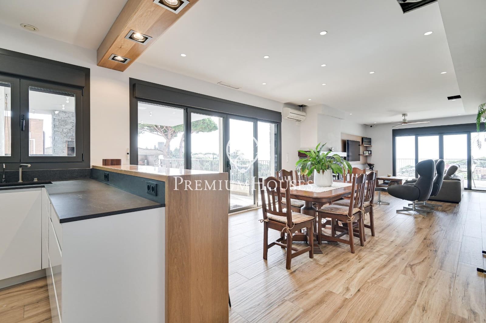 5 slaapkamer Villa te koop in Caldes d'Estrac met garage - € 1.190.000 (Ref: 9205119)