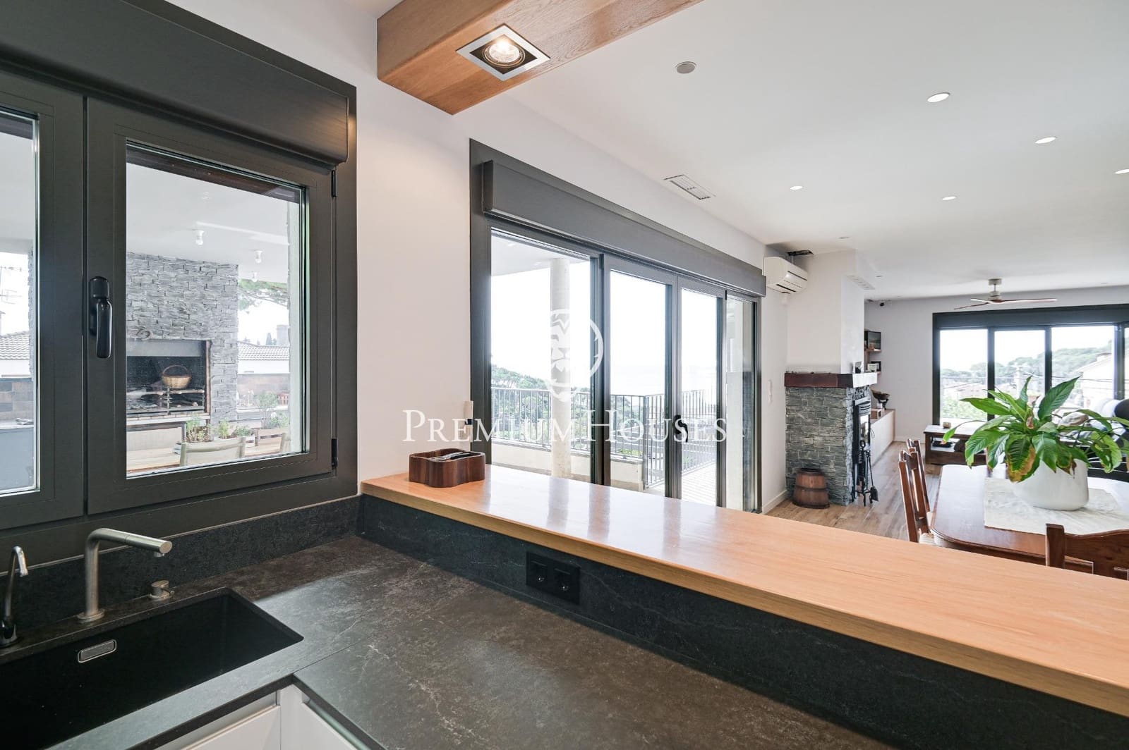 5 slaapkamer Villa te koop in Caldes d'Estrac met garage - € 1.190.000 (Ref: 9205119)