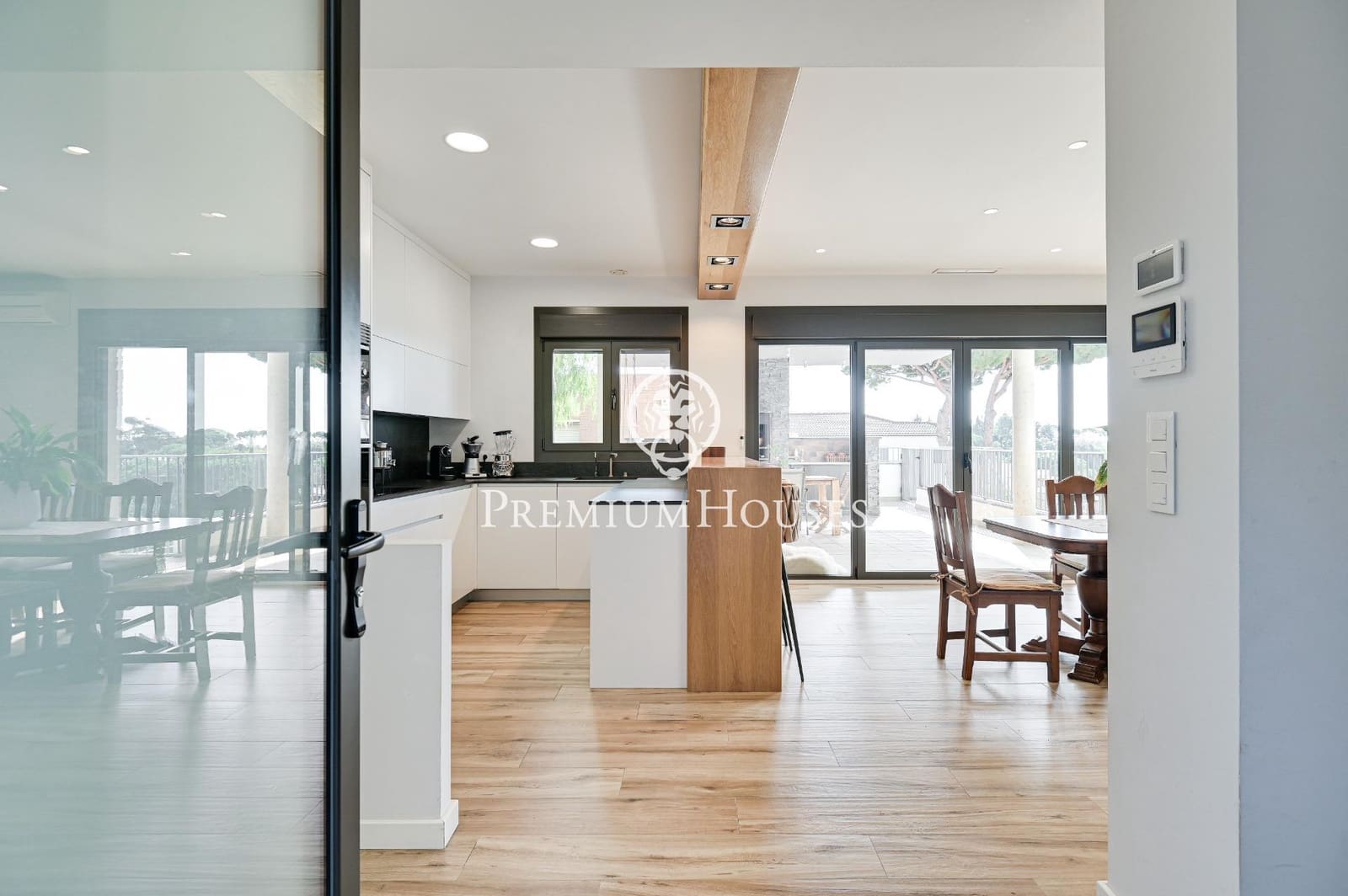 5 slaapkamer Villa te koop in Caldes d'Estrac met garage - € 1.190.000 (Ref: 9205119)