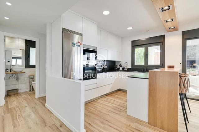 5 slaapkamer Villa te koop in Caldes d'Estrac met garage - € 1.190.000 (Ref: 9205119)