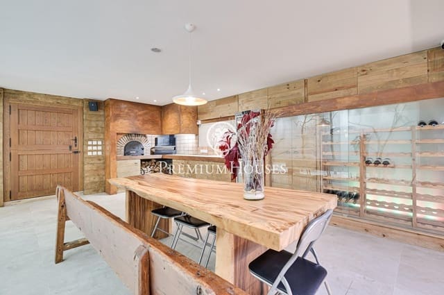 5 slaapkamer Villa te koop in Caldes d'Estrac met garage - € 1.190.000 (Ref: 9205119)