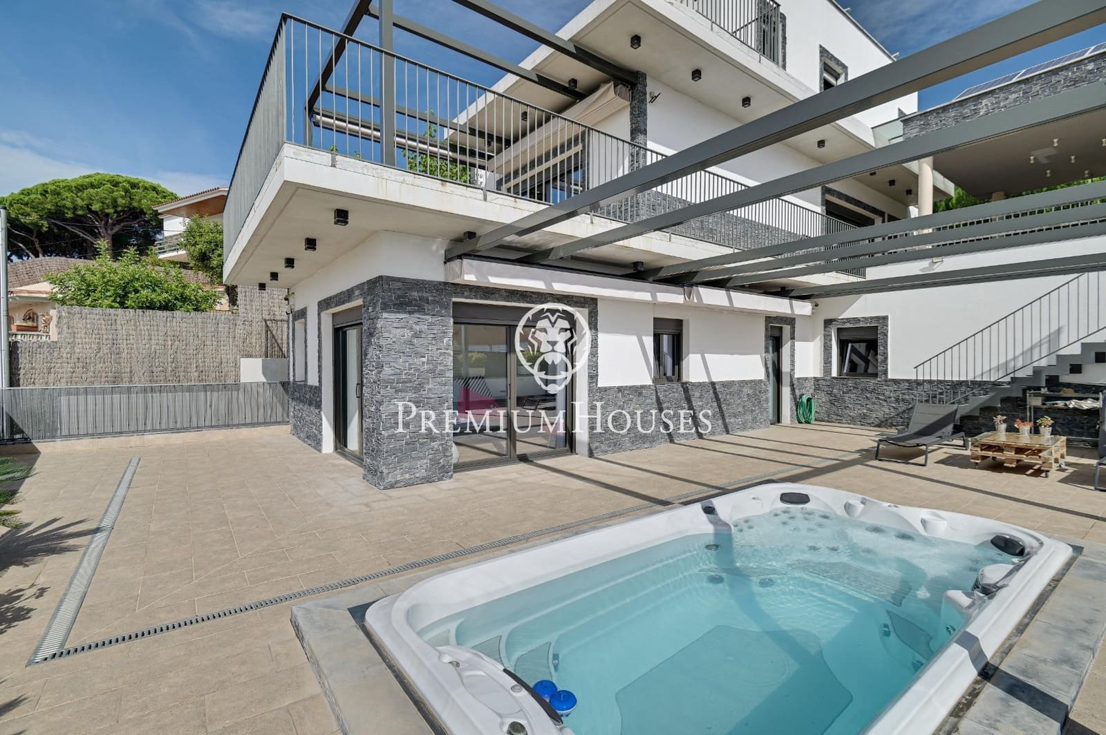 5 slaapkamer Villa te koop in Caldes d'Estrac met garage - € 1.190.000 (Ref: 9205119)