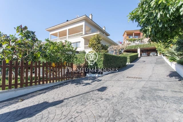 Chalet de 10 habitaciones en Alella en venta con piscina - 1.695.000 € (Ref: 9205130)