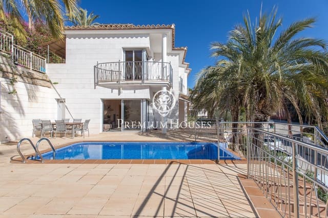 3 soveværelse Villa til salg i Lloret de Mar med swimmingpool garage - € 1.500.000 (Ref: 9205132)