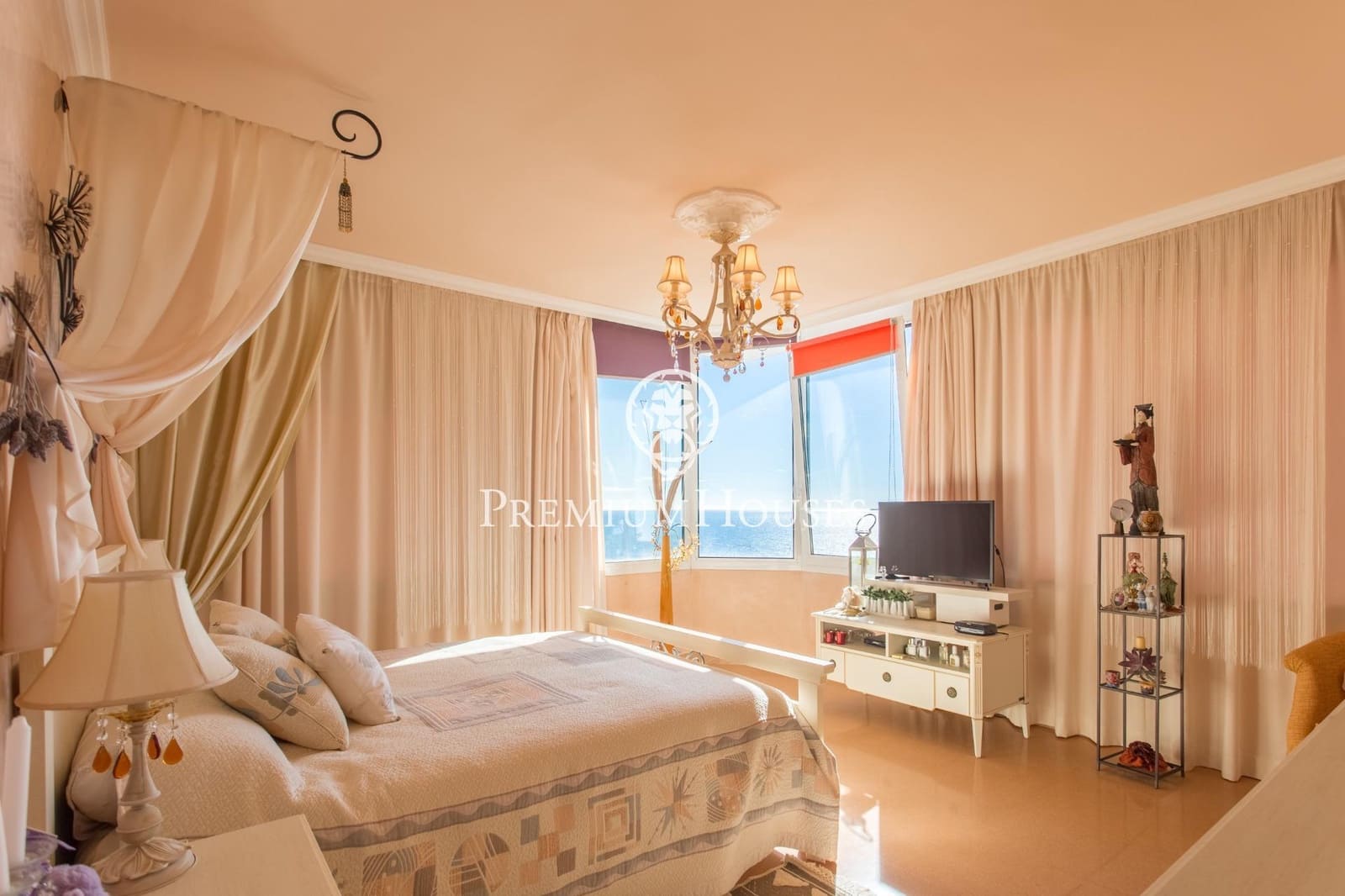 5 bedroom Villa for sale in Lloret de Mar with pool garage - € 2,300,000 (Ref: 9205133)