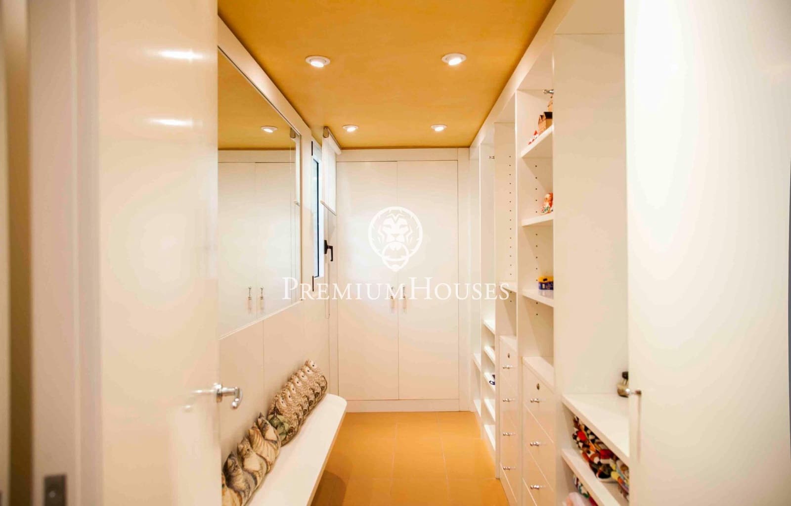 7 makuuhuone Huvila myytävänä paikassa Sant Vicenc de Montalt mukana uima-altaan 
autotalli - 2 700 000 € (Ref: 9205136)