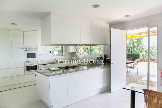 7 bedroom Villa for sale in Sant Vicenç de Montalt with pool garage - € 2,700,000 (Ref: 9205136)