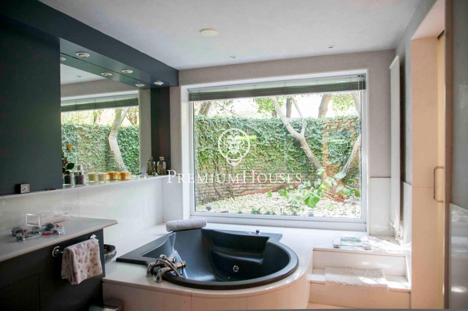 7 makuuhuone Huvila myytävänä paikassa Sant Vicenc de Montalt mukana uima-altaan 
autotalli - 2 700 000 € (Ref: 9205136)