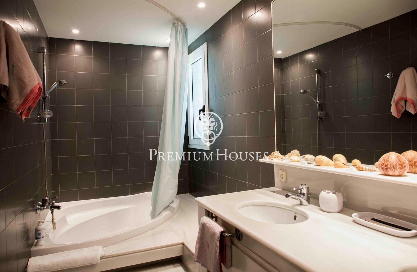 7 bedroom Villa for sale in Sant Vicenc de Montalt with pool garage - € 2,700,000 (Ref: 9205136)