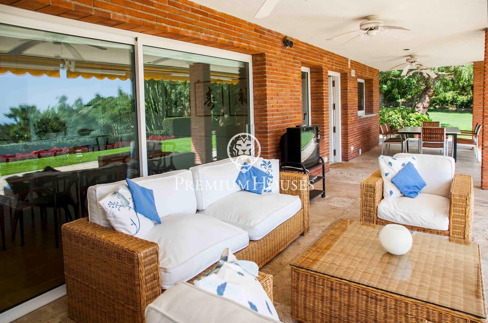 7 bedroom Villa for sale in Sant Vicenc de Montalt with pool garage - € 2,700,000 (Ref: 9205136)