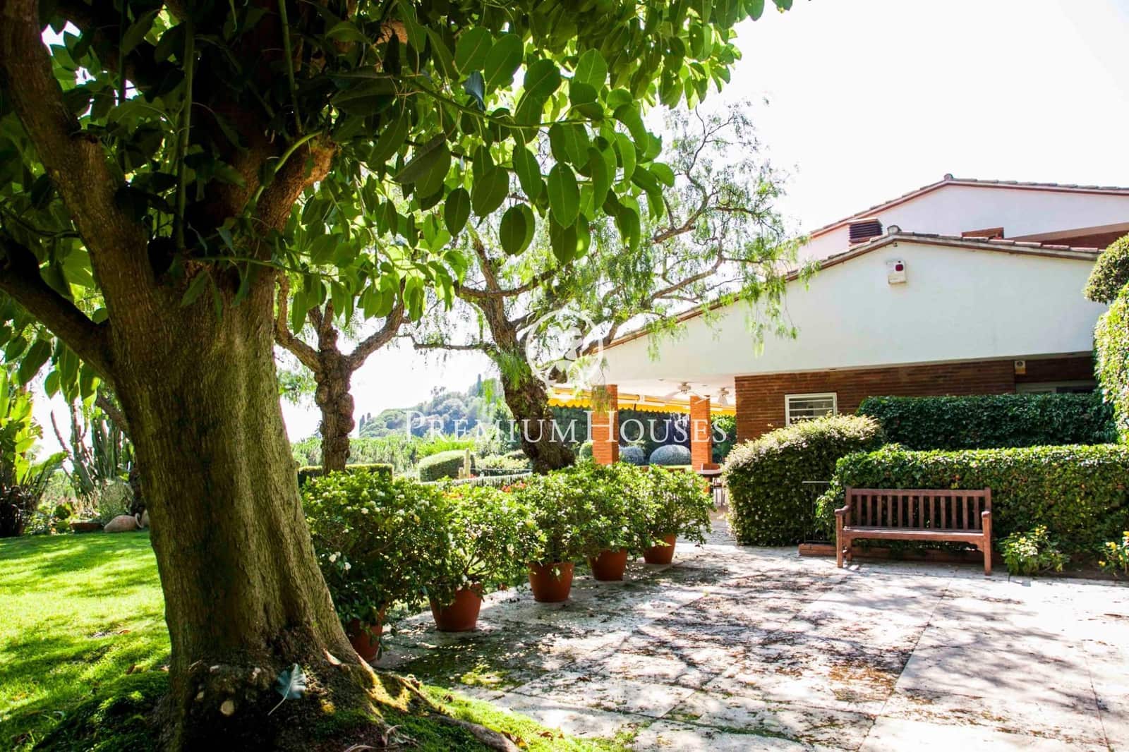 7 bedroom Villa for sale in Sant Vicenc de Montalt with pool garage - € 2,700,000 (Ref: 9205136)