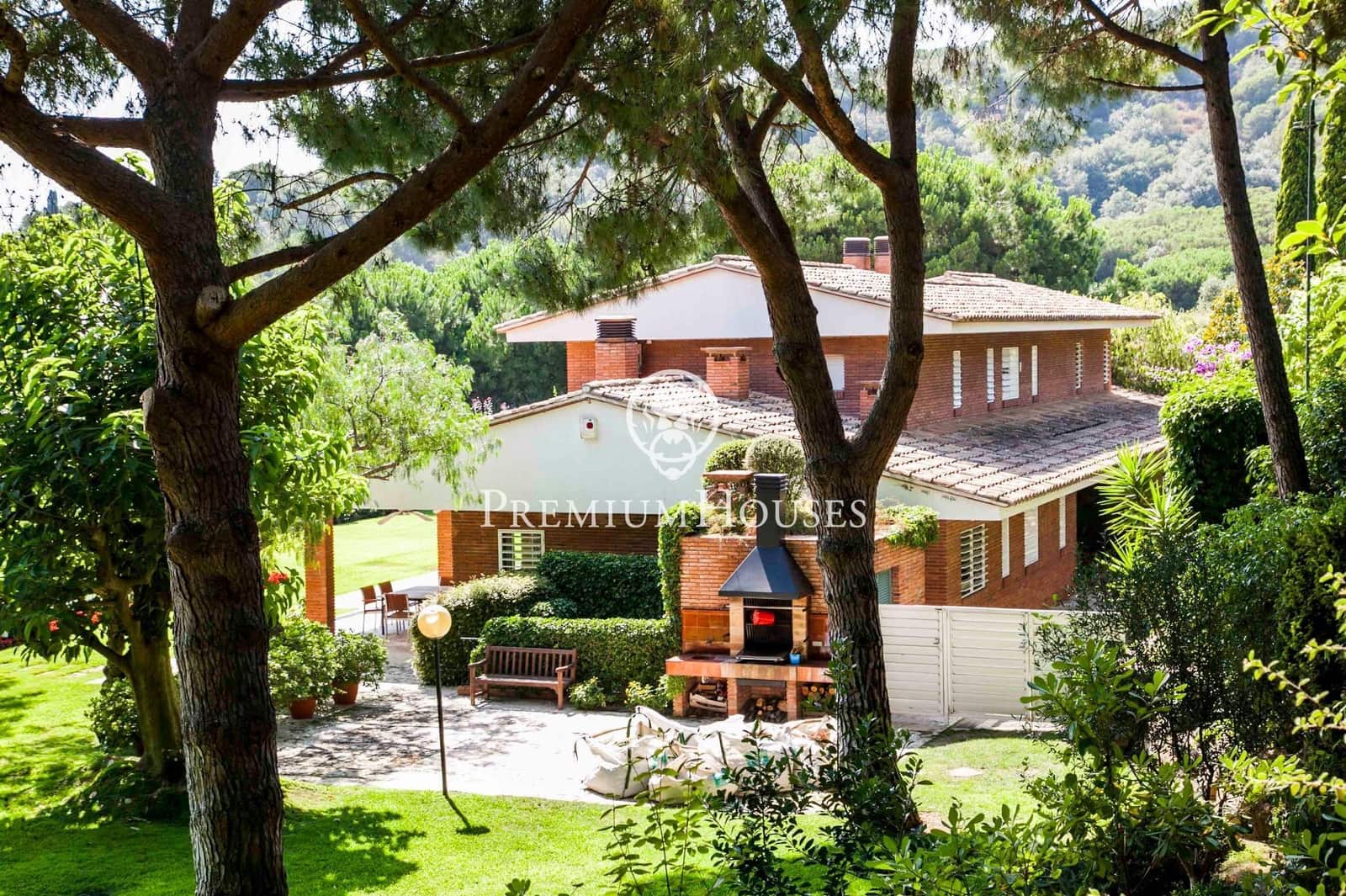 7 bedroom Villa for sale in Sant Vicenc de Montalt with pool garage - € 2,700,000 (Ref: 9205136)