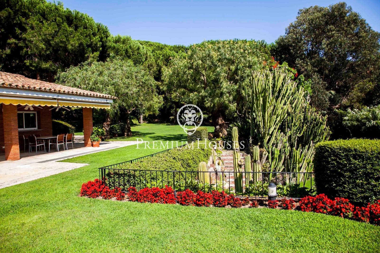 7 bedroom Villa for sale in Sant Vicenc de Montalt with pool garage - € 2,700,000 (Ref: 9205136)