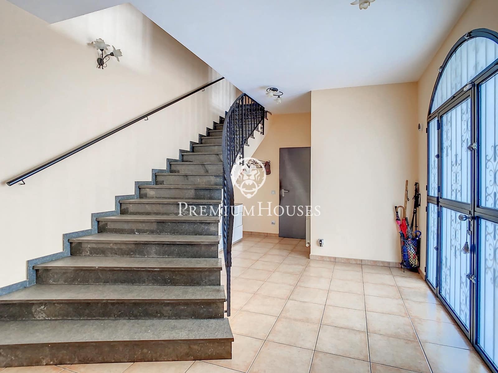 5 slaapkamer Villa te koop in Sant Fost de Campsentelles met garage - € 580.000 (Ref: 9205142)