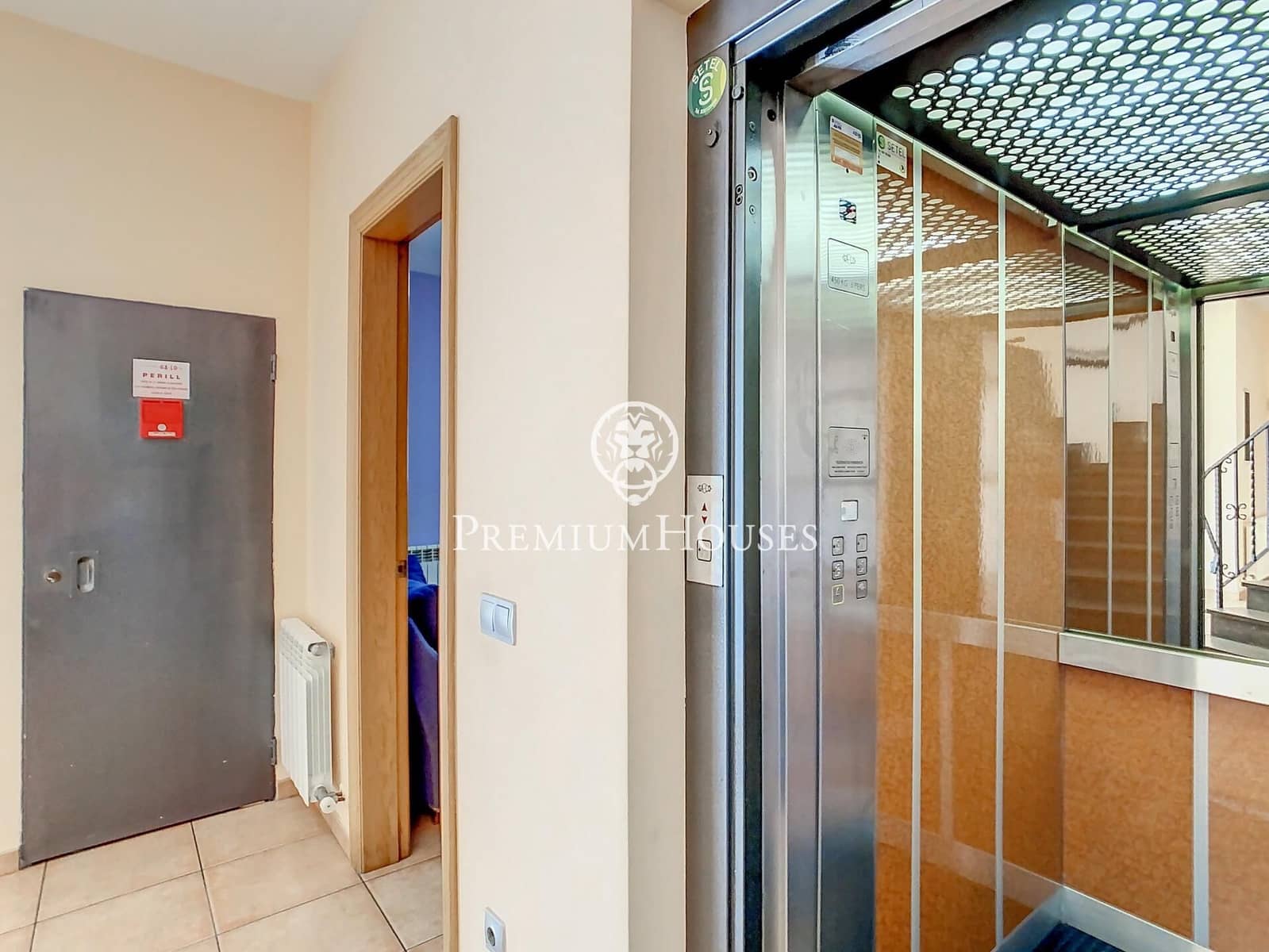 5 slaapkamer Villa te koop in Sant Fost de Campsentelles met garage - € 580.000 (Ref: 9205142)