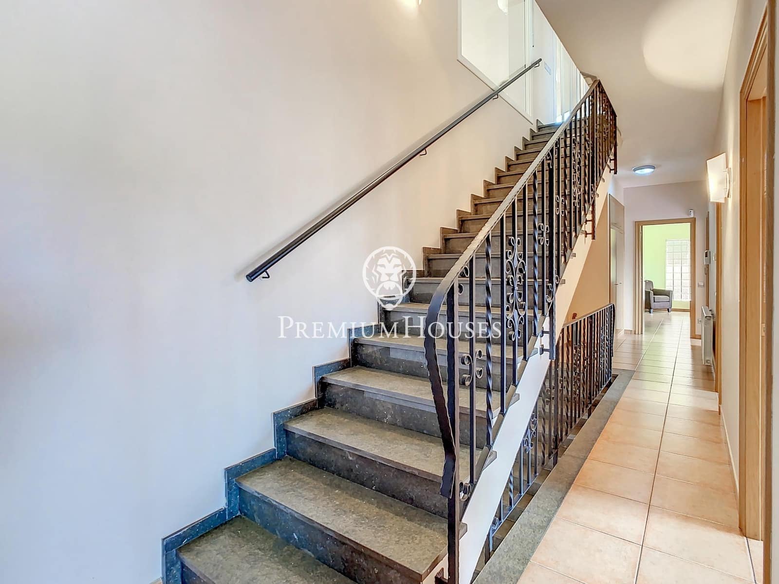 5 slaapkamer Villa te koop in Sant Fost de Campsentelles met garage - € 580.000 (Ref: 9205142)