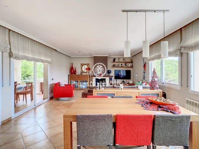 5 sovrum Villa till salu i Sant Fost de Campsentelles med garage - 580 000 € (Ref: 9205142)