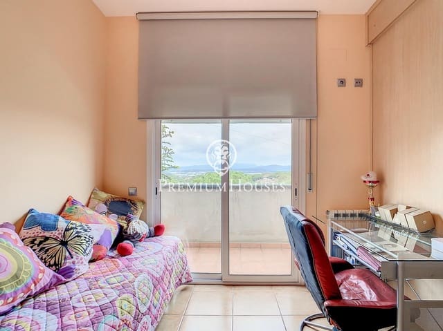 5 sovrum Villa till salu i Sant Fost de Campsentelles med garage - 580 000 € (Ref: 9205142)