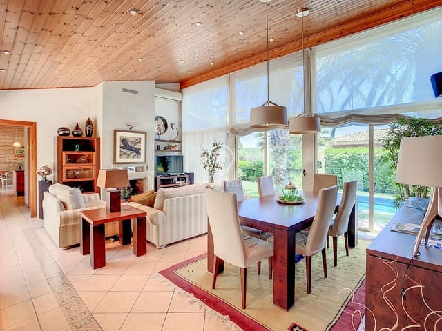 5 quarto Moradia para venda em Sant Pol de Mar com piscina - 1 000 000 € (Ref: 9205153)