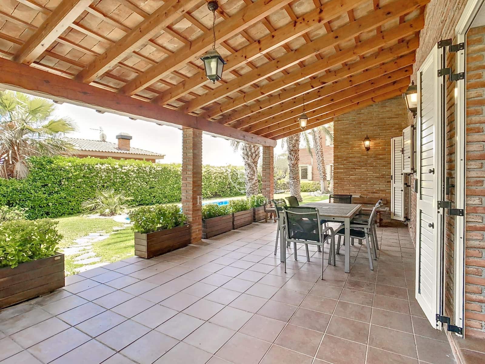 5 chambre Villa/Maison à vendre à Sant Pol de Mar avec piscine - 1 000 000 € (Ref: 9205153)