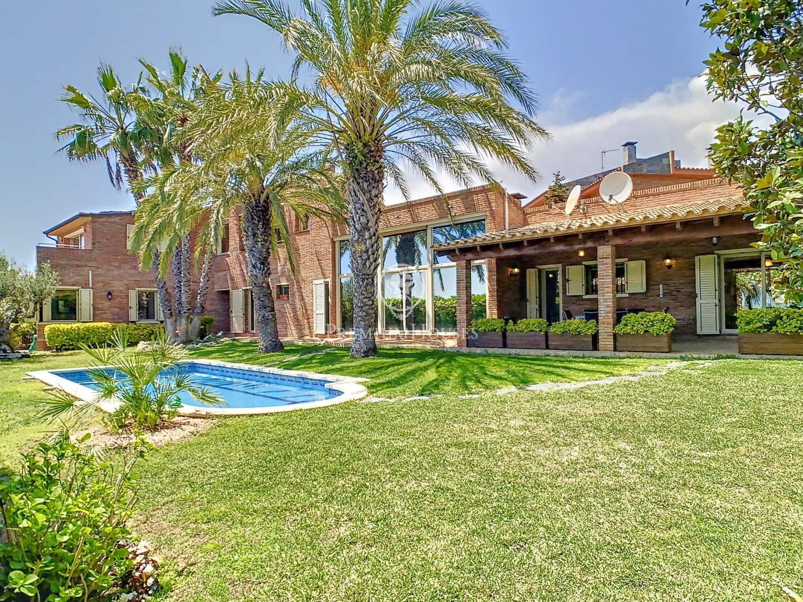 5 chambre Villa/Maison à vendre à Sant Pol de Mar avec piscine - 1 000 000 € (Ref: 9205153)
