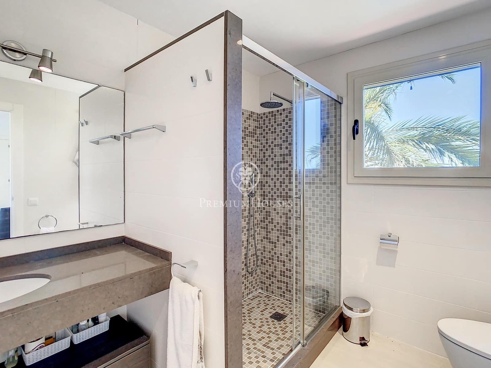 5 bedroom Villa for sale in Sant Pol de Mar with pool - € 999,000 (Ref: 9205153)