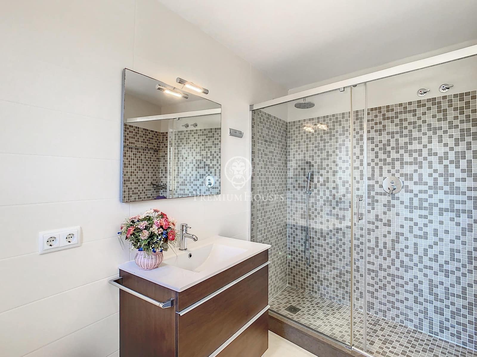 5 bedroom Villa for sale in Sant Pol de Mar with pool - € 999,000 (Ref: 9205153)