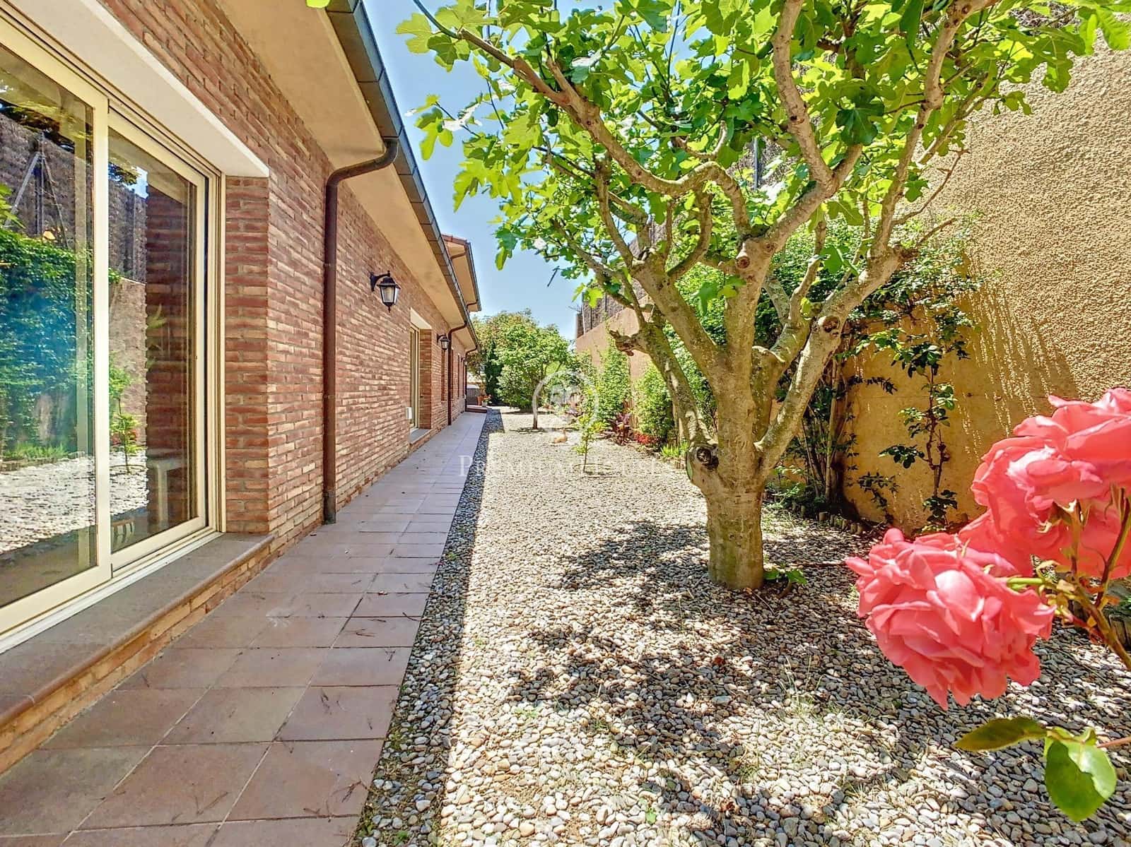 5 bedroom Villa for sale in Sant Pol de Mar with pool - € 999,000 (Ref: 9205153)